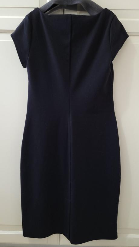 Kvalitné puzdrové šaty, s