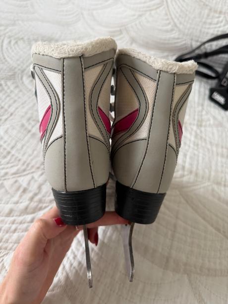 Korčule na ľad, crowned,28