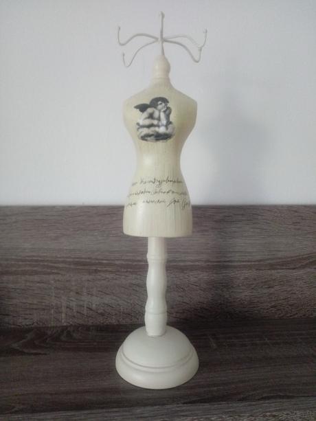 Stojan na bizuteriu, 