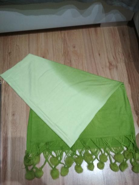 Duhovo-zeleny šál s brmbolcami, l