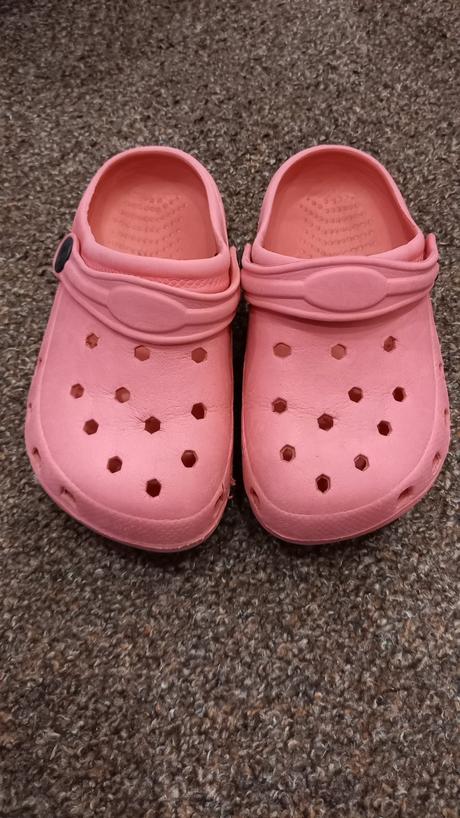 Gumené šľapky, 26