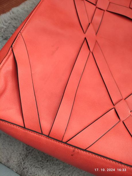 Veľká oranžová kabelka, reserved