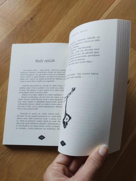 Kniha ocean v kapce rosy, 