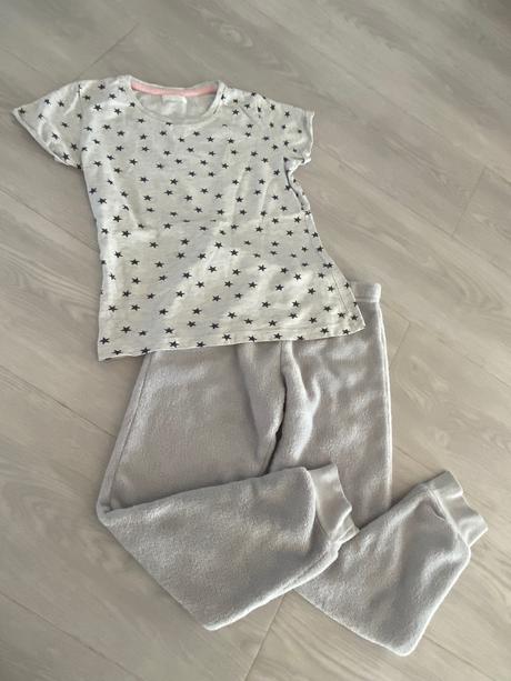 Tepláky a tričko, 122