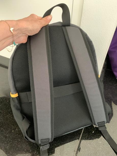 Ruksak pikachu pikémon zn.zara s pripnutou peňažen, zara