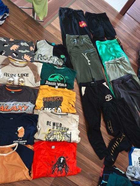 Balík oblečenia, 122–134