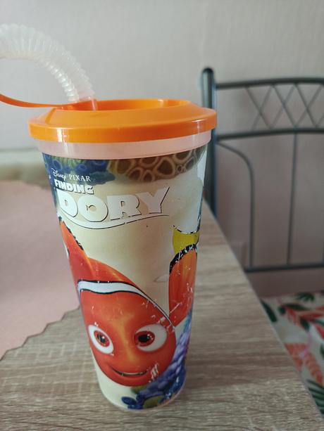 Pohár na pitie so slamkou pre deti, 