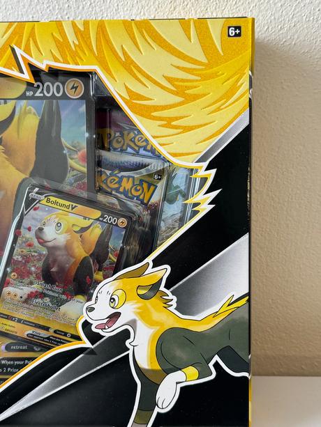 Pokemon boltund v box, 