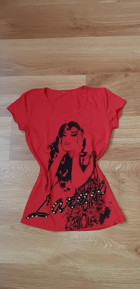 Červené elastické tričko, s