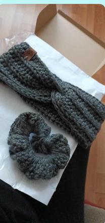 Teplá strikovana čelenka a gumka na vlasy, 