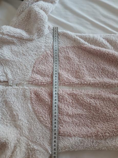 Plyšový overal, 140