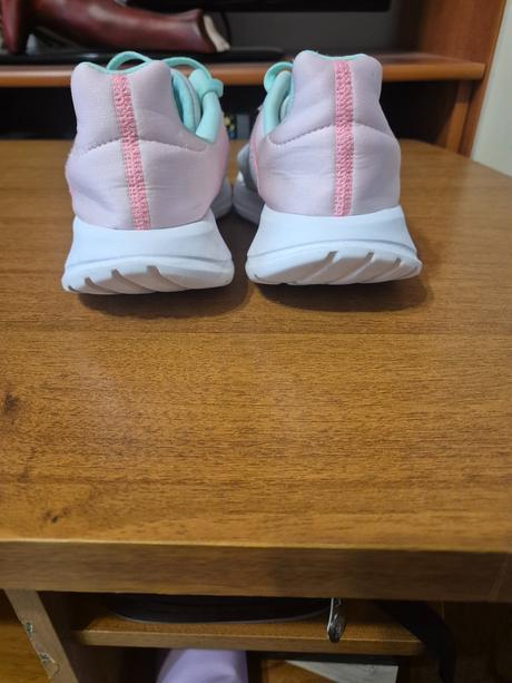 Ľahké tenisky, adidas,37