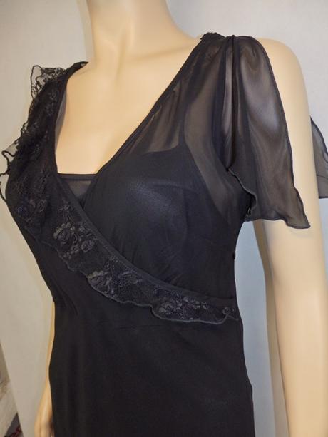 Kvalitné elegantné šaty, 42