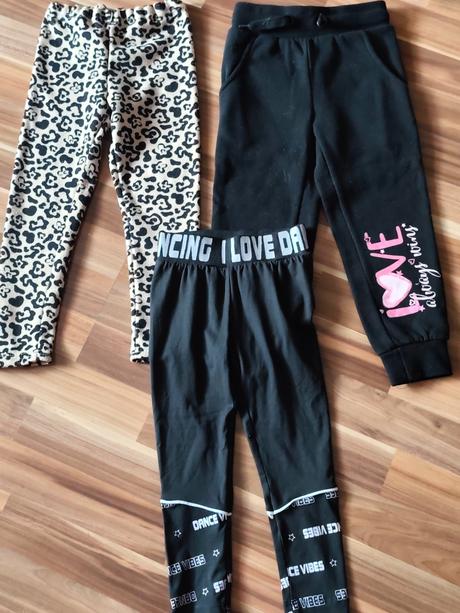 Balík vecí pre dievča vo veľkosti 3-4 roky, 104–116