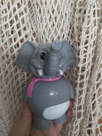 Plastový sloník,