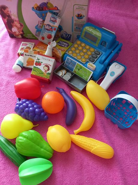 Obchodík s pokladňou, košíkom, vozíkom...,