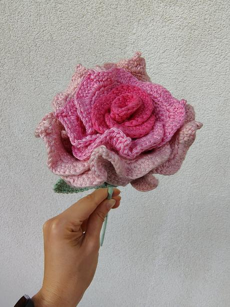Háčkovaná ruža svetlo ružová, 