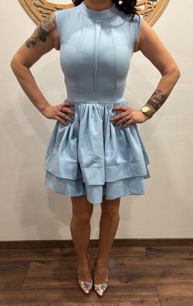 Modré minišaty, 36