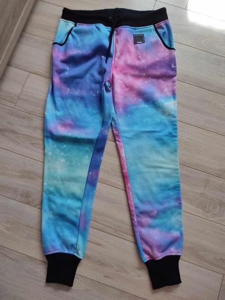 Krásne tepláky zn. dngrs, l