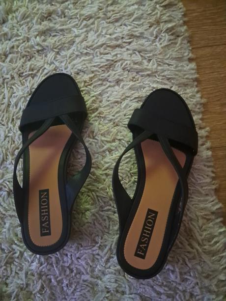 Dámske šĺapky, 39