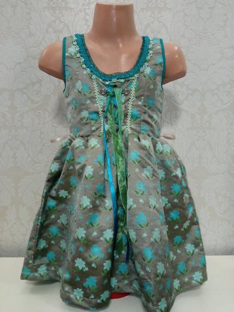 Dievčenské kvetované elegantné šaty (110-116), 110