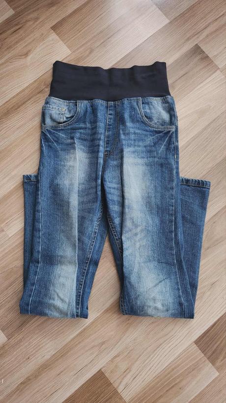 Džínsy so širokým pásom, 152