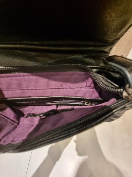 Čierna crossbody kabelka, 