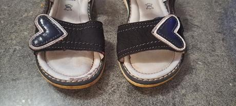 Sandálky, lasocki,26