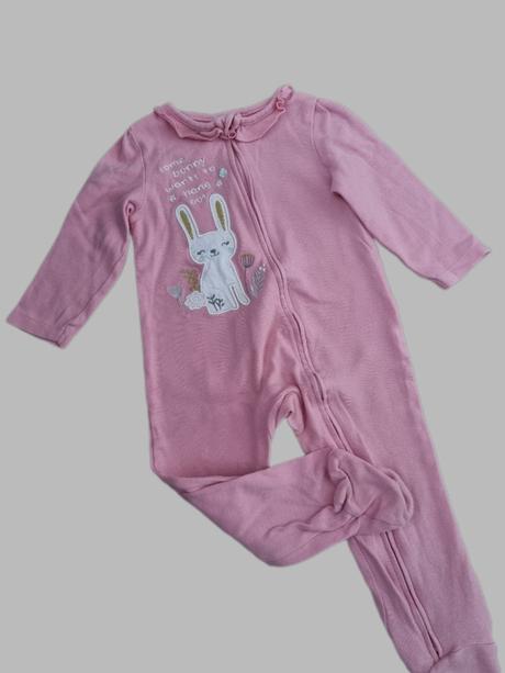 Pyžamový overal, 86