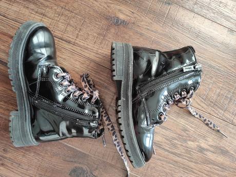 Lakované vyteplene čižmy, 28