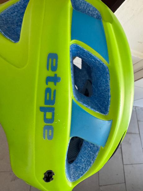 Detska prilba etape, s