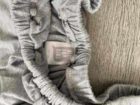 Sive volanove saty, 140