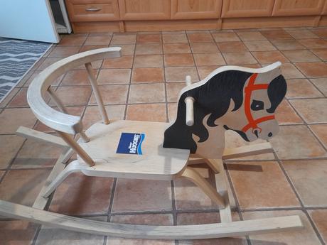 Mám na predaj hojdacieho konika,