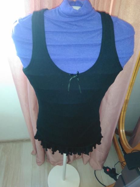 Čierny tielkový top s volánom, h&m,s