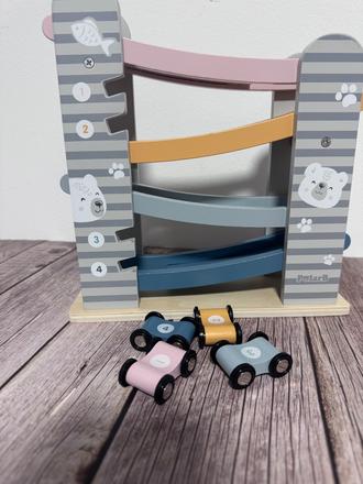 Krásna drevená autodráha vhodná aj ako darček, 