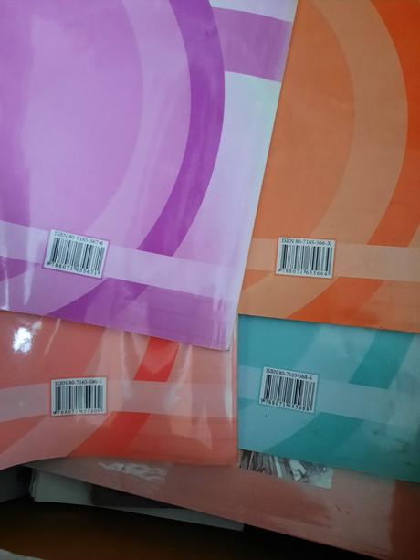 4 knihy na ekonomikalu,