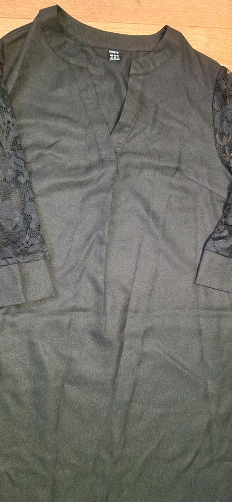 Nádherné šaty s čipkované rukávom, m