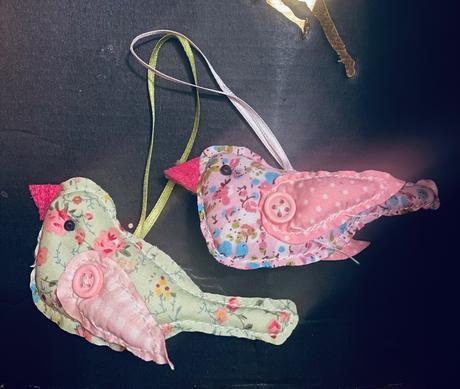 Dva vtäčiky na zavesenie,