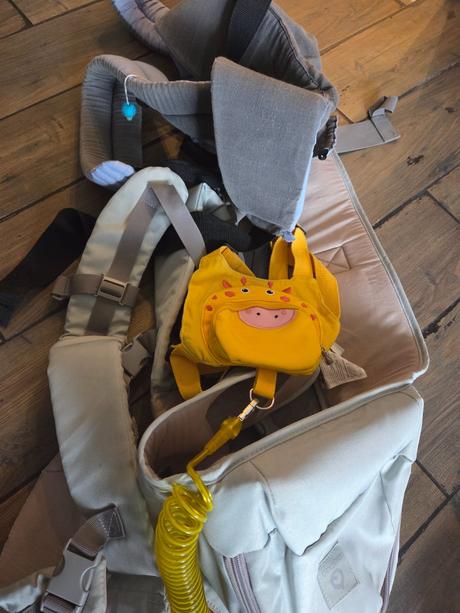 2 nosiče a voditko na dieťa, 