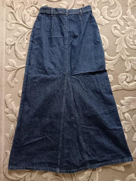 Dlhá rifľová sukňa, 38