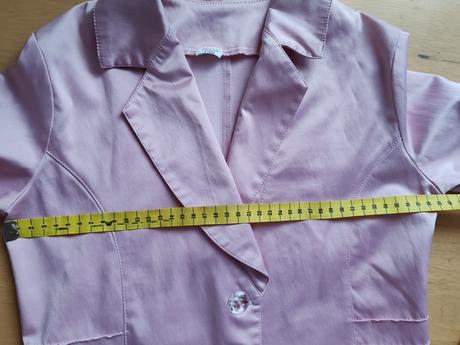 Saténové sako, 134