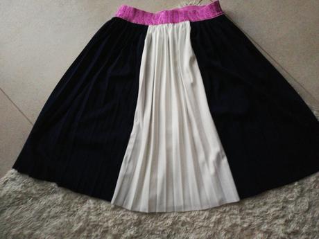 Nádherný set guess - mikina a plysovana sukňa 10 r, guess,140