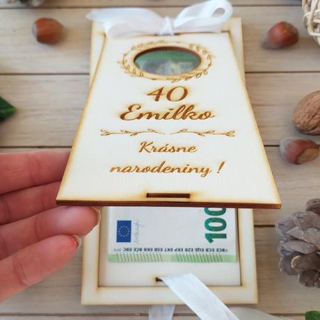 Drevená obálka na peniaze,