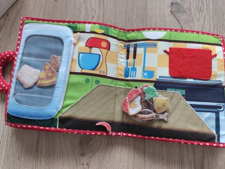 Piqipi látková knižka dievčatko - pekný stav,