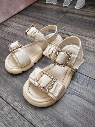 Sandálky s kamienkami, 29