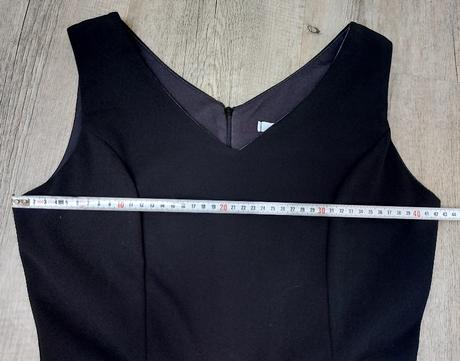 Šaty s ružičkami, m