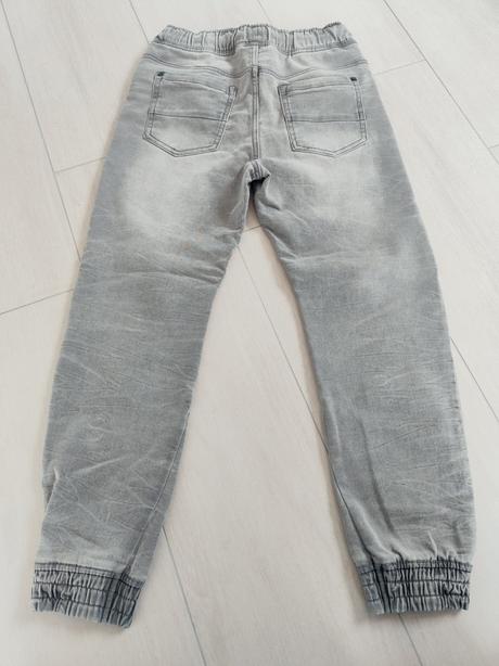 Predám riflové teplaky, f&f