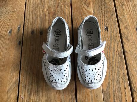 Kožené sandalky, 24