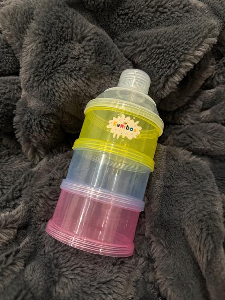 Praktické dózy na dávkovanie umelého mlieka, 