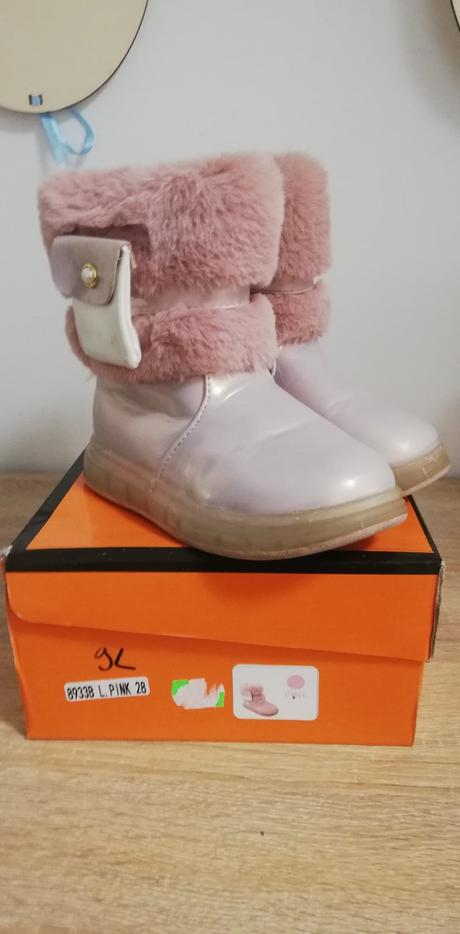 Blikajúce čižmy, 28